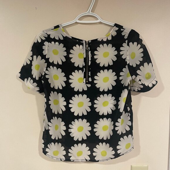 Semi-sheer Daisy Top - Picture 2 of 4